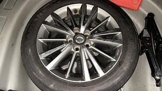 Used 2015 Toyota Corolla Altis [2014-2017] VL AT Petrol Petrol Automatic tyres SPARE TYRE VIEW