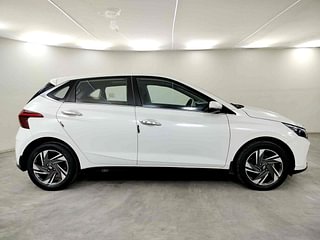 Used 2020 Hyundai New i20 Asta (O) 1.5 MT Diesel Manual exterior RIGHT SIDE VIEW