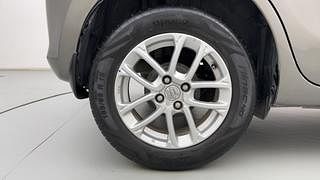 Used 2018 Maruti Suzuki Swift [2017-2021] ZXi AMT Petrol Automatic tyres RIGHT REAR TYRE RIM VIEW