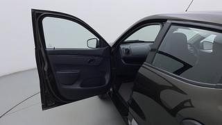 Used 2016 Renault Kwid [2016-2019] 1.0 RXT Petrol Manual interior LEFT FRONT DOOR OPEN VIEW