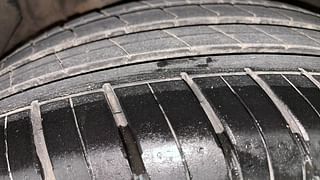 Used 2017 Hyundai Elantra [2016-2022] 2.0 SX MT Petrol Manual tyres RIGHT REAR TYRE TREAD VIEW