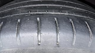 Used 2017 Maruti Suzuki Baleno [2015-2019] Alpha AT Petrol Petrol Automatic tyres RIGHT REAR TYRE TREAD VIEW