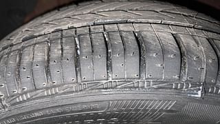 Used 2018 Hyundai Grand i10 [2017-2020] Magna 1.2 Kappa VTVT Petrol Manual tyres LEFT FRONT TYRE TREAD VIEW