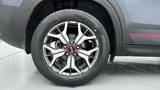 Used 2019 Kia Seltos [2019-2020] GTK Petrol Manual tyres RIGHT REAR TYRE RIM VIEW