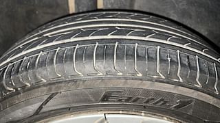 Used 2015 Maruti Suzuki Ertiga [2012-2015] Vxi CNG Petrol+cng Manual tyres RIGHT REAR TYRE TREAD VIEW