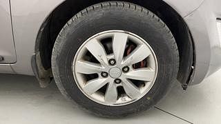 Used 2013 Hyundai i20 [2012-2014] Asta 1.2 Petrol Manual tyres RIGHT FRONT TYRE RIM VIEW