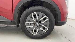 Used 2022 Hyundai Venue S Plus 1.5 CRDi Diesel Manual tyres RIGHT FRONT TYRE RIM VIEW