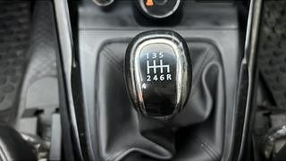 Used 2017 Tata Hexa [2016-2020] XM Diesel Manual interior GEAR  KNOB VIEW