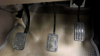 Used 2016 Mahindra Bolero [2011-2020] ZLX BS IV Diesel Manual interior PEDALS VIEW