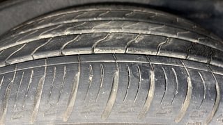 Used 2017 Toyota Innova Crysta [2016-2020] 2.4 GX 7 STR Diesel Manual tyres RIGHT REAR TYRE TREAD VIEW