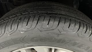 Used 2017 Maruti Suzuki S-Cross [2015-2017] Alpha 1.6 Diesel Manual tyres LEFT FRONT TYRE TREAD VIEW