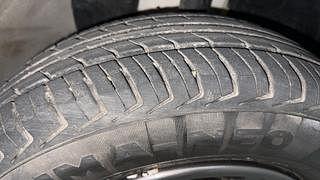 Used 2019 Renault Kwid [2017-2019] RXT 1.0 SCE Special (O) Petrol Manual tyres RIGHT FRONT TYRE TREAD VIEW