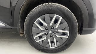 Used 2023 Hyundai Venue S Plus 1.5 CRDi Diesel Manual tyres RIGHT FRONT TYRE RIM VIEW