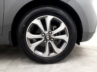 Used 2018 Hyundai Xcent [2017-2019] SX (O) Petrol Petrol Manual tyres RIGHT FRONT TYRE RIM VIEW