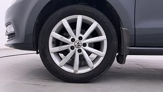 Used 2017 Volkswagen Polo [2017-2019] Highline Plus 1.2L (P) Petrol Manual tyres LEFT FRONT TYRE RIM VIEW