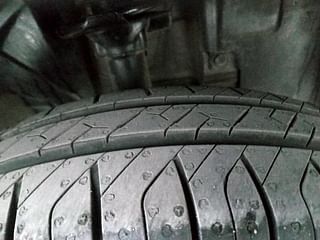 Used 2019 renault Kwid 1.0 RXT Opt Petrol Manual tyres RIGHT FRONT TYRE TREAD VIEW