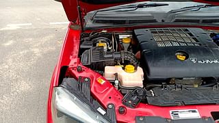 Used 2015 Mahindra Scorpio [2014-2017] S6 Plus Diesel Manual engine ENGINE RIGHT SIDE HINGE & APRON VIEW