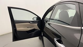 Used 2019 Hyundai Verna [2017-2020] 1.6 VTVT SX (O) Petrol Manual interior LEFT FRONT DOOR OPEN VIEW