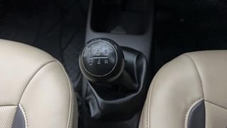 Used 2014 Hyundai Eon Magna 1.0l Petrol MT Petrol Manual interior GEAR  KNOB VIEW