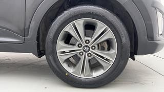 Used 2017 Hyundai Creta [2015-2018] 1.6 SX Plus Auto Petrol Petrol Automatic tyres RIGHT FRONT TYRE RIM VIEW