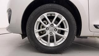 Used 2022 Maruti Suzuki Swift ZXI AMT Petrol Automatic tyres LEFT FRONT TYRE RIM VIEW