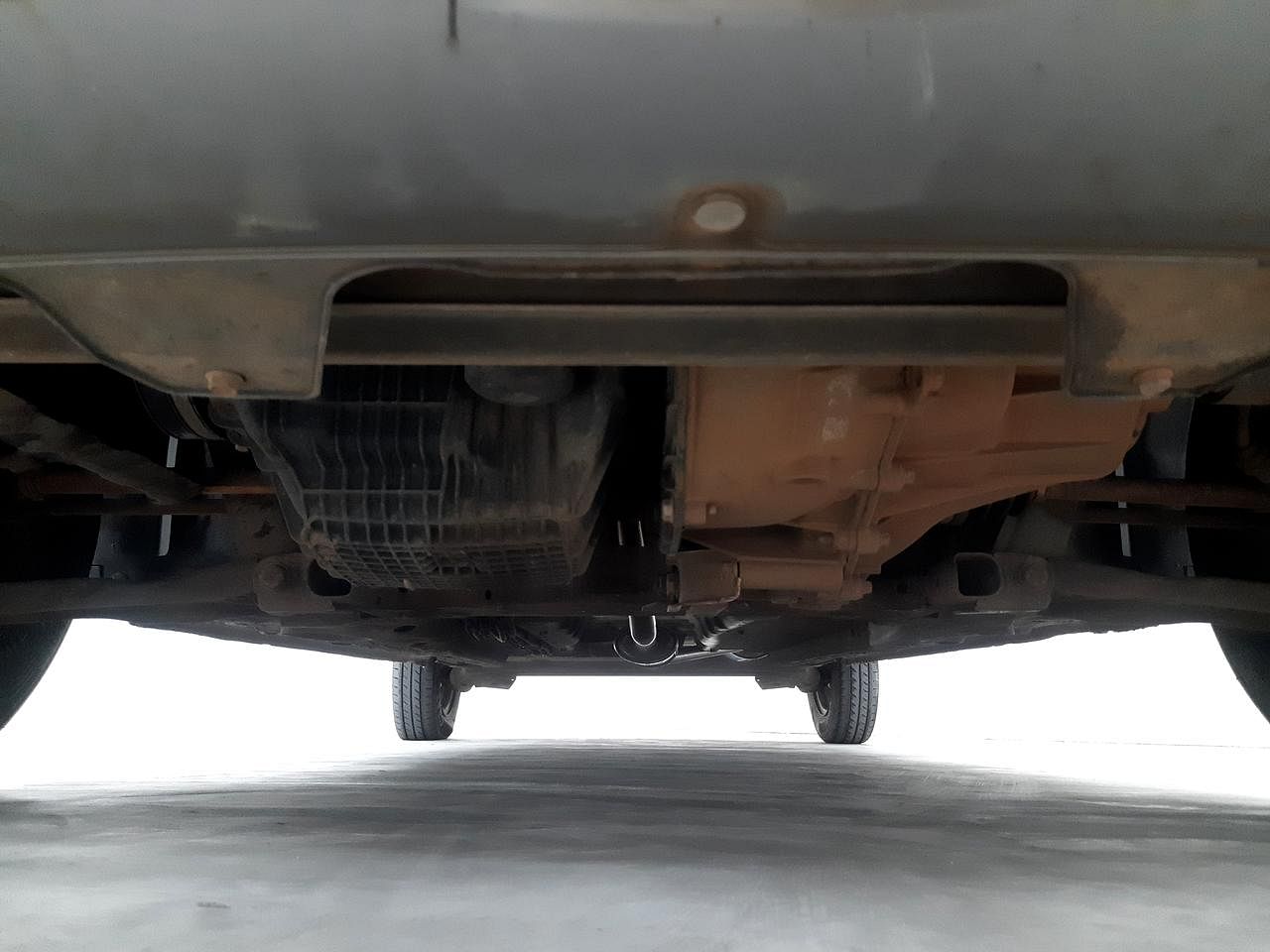 Used 2018 Renault Kwid [2017-2019] CLIMBER 1.0 AMT Petrol Automatic extra FRONT LEFT UNDERBODY VIEW