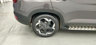 Used 2021 Hyundai Alcazar Signature (O) 6 STR 2.0 Petrol AT Petrol Automatic tyres RIGHT REAR TYRE RIM VIEW