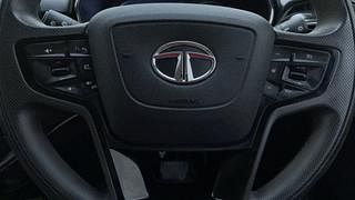 Used 2022 Tata Safari XZA Plus Diesel Automatic top_features Airbags