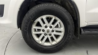 Used 2014 Toyota Fortuner [2012-2016] 3.0 4x2 MT Diesel Manual tyres LEFT FRONT TYRE RIM VIEW