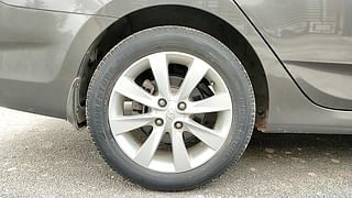 Used 2013 Hyundai Verna [2011-2015] Fluidic 1.6 VTVT SX Opt AT Petrol Automatic tyres RIGHT REAR TYRE RIM VIEW
