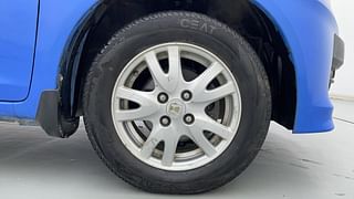 Used 2013 Honda Brio [2011-2016] V MT Petrol Manual tyres RIGHT FRONT TYRE RIM VIEW