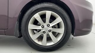 Used 2011 Hyundai Verna [2011-2015] Fluidic 1.6 VTVT SX Petrol Manual tyres RIGHT FRONT TYRE RIM VIEW