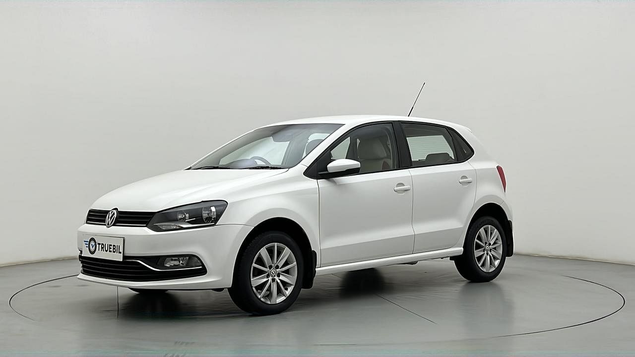 Volkswagen Polo Highline1.2L (P) at Pune for 425000