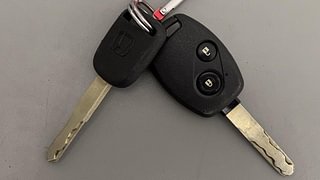 Used 2013 Honda Brio [2011-2016] S MT Petrol Manual extra CAR KEY VIEW