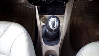 Used 2016 Nissan Terrano [2013-2017] XV Premium Diesel 110 PS Diesel Manual interior GEAR  KNOB VIEW