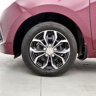 Used 2015 Hyundai Grand i10 [2013-2017] Magna 1.2 Kappa VTVT Petrol Manual tyres LEFT FRONT TYRE RIM VIEW