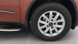 Used 2016 Mahindra XUV500 [2015-2018] W8 AT Diesel Automatic tyres RIGHT FRONT TYRE RIM VIEW