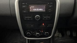 Used 2015 Renault Duster [2012-2015] 85 PS RxL Diesel Manual interior MUSIC SYSTEM & AC CONTROL VIEW