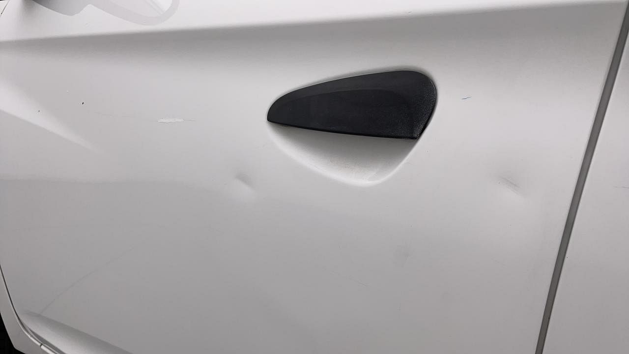 Used 2015 Hyundai Eon [2011-2018] Magna + Petrol Manual dents MINOR DENT