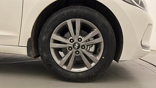 Used 2018 Hyundai Elantra [2016-2022] 2.0 S Petrol Manual tyres RIGHT FRONT TYRE RIM VIEW