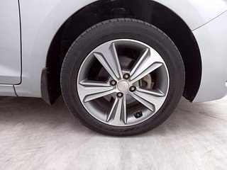 Used 2019 Hyundai Verna [2017-2020] 1.6 VTVT SX Petrol Manual tyres RIGHT FRONT TYRE RIM VIEW