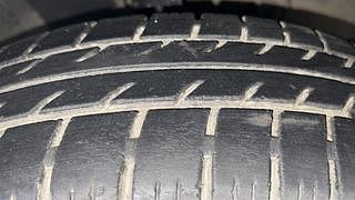 Used 2015 Maruti Suzuki Swift [2011-2017] VXi Petrol Manual tyres RIGHT FRONT TYRE TREAD VIEW