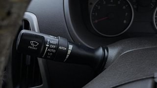 Used 2013 Hyundai i20 [2012-2014] Sportz 1.2 Petrol Manual top_features Rain sensing wipers