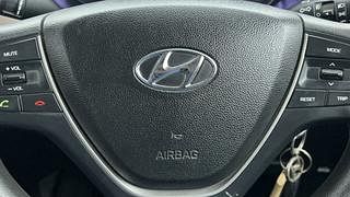 Used 2017 Hyundai Elite i20 [2014-2018] Sportz 1.2 Petrol Manual top_features Airbags