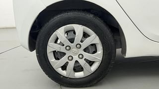Used 2015 Hyundai Eon [2011-2018] Sportz Petrol Manual tyres RIGHT REAR TYRE RIM VIEW