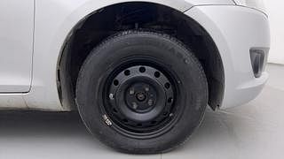 Used 2012 Maruti Suzuki Swift [2011-2017] VDi Diesel Manual tyres RIGHT FRONT TYRE RIM VIEW