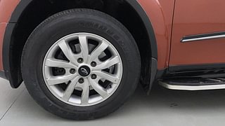 Used 2016 Mahindra XUV500 [2015-2018] W8 AT Diesel Automatic tyres LEFT FRONT TYRE RIM VIEW