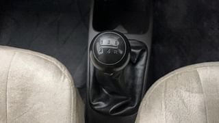 Used 2016 Hyundai Eon [2011-2018] Magna + Petrol Manual interior GEAR  KNOB VIEW