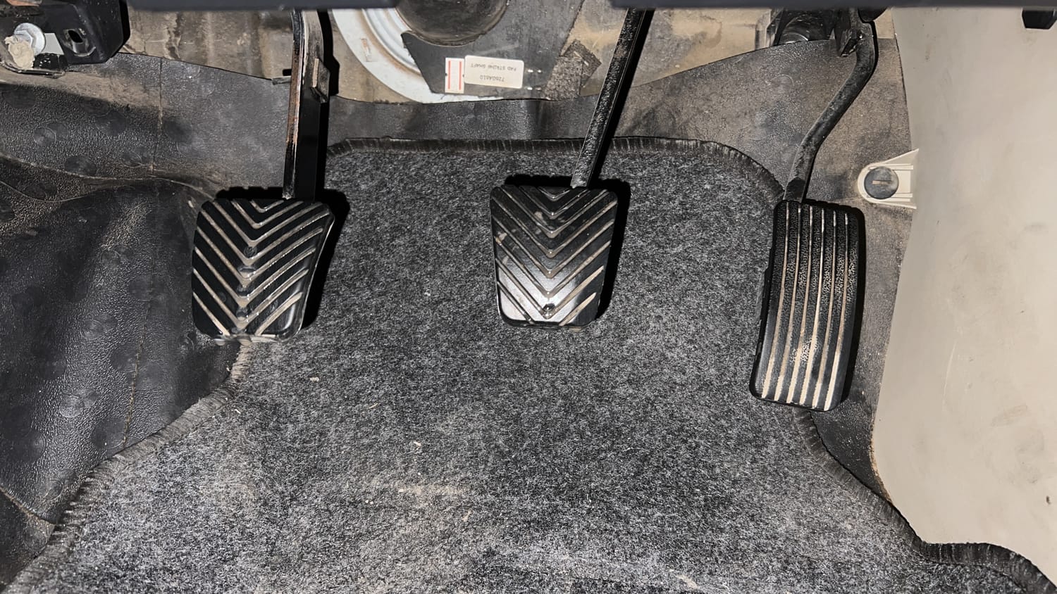 New Mitsubishi Pajero Sport interior PEDALS VIEW