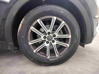 Used 2022 Mahindra XUV700 AX 7 Petrol MT 7 STR Petrol Manual tyres RIGHT FRONT TYRE RIM VIEW